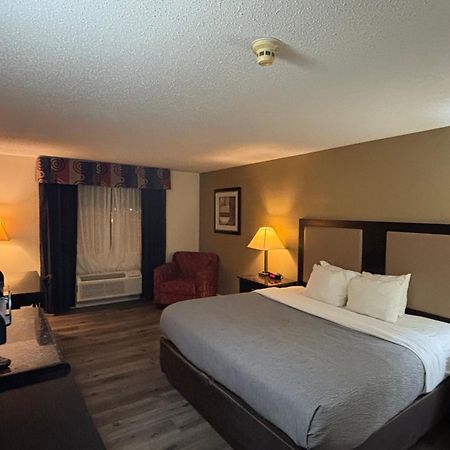 Quality Inn & Suites Woodstock Near Lake Geneva Exteriér fotografie