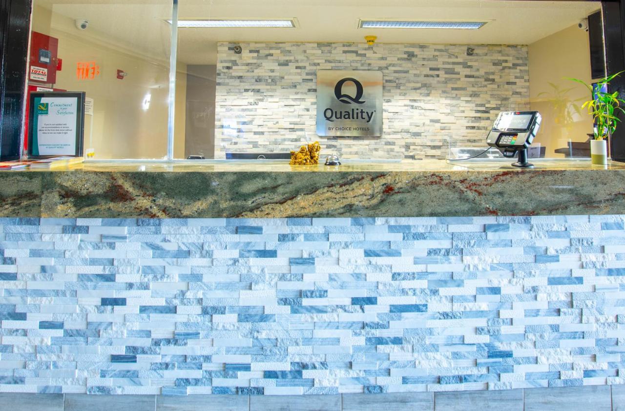 Quality Inn & Suites Woodstock Near Lake Geneva Exteriér fotografie