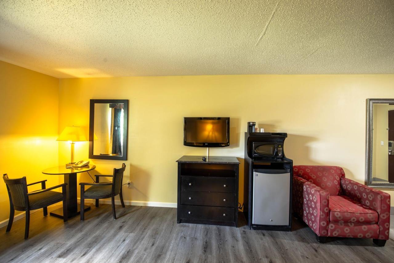 Quality Inn & Suites Woodstock Near Lake Geneva Exteriér fotografie