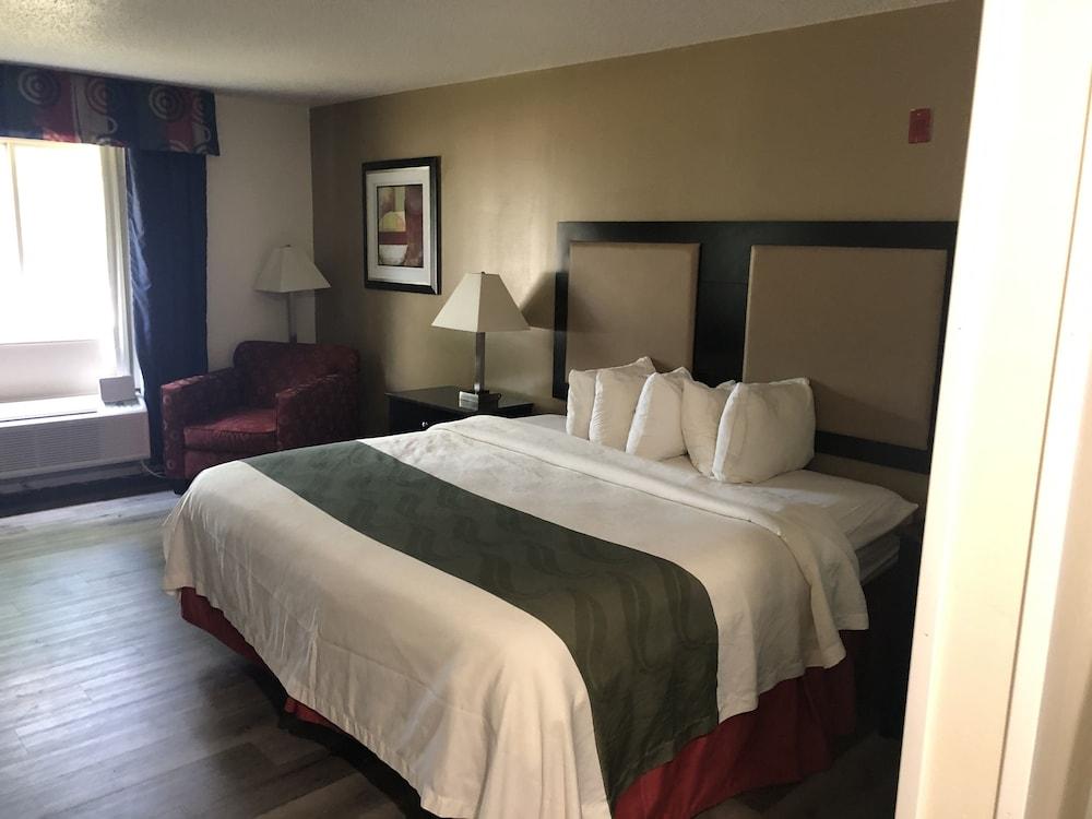 Quality Inn & Suites Woodstock Near Lake Geneva Exteriér fotografie
