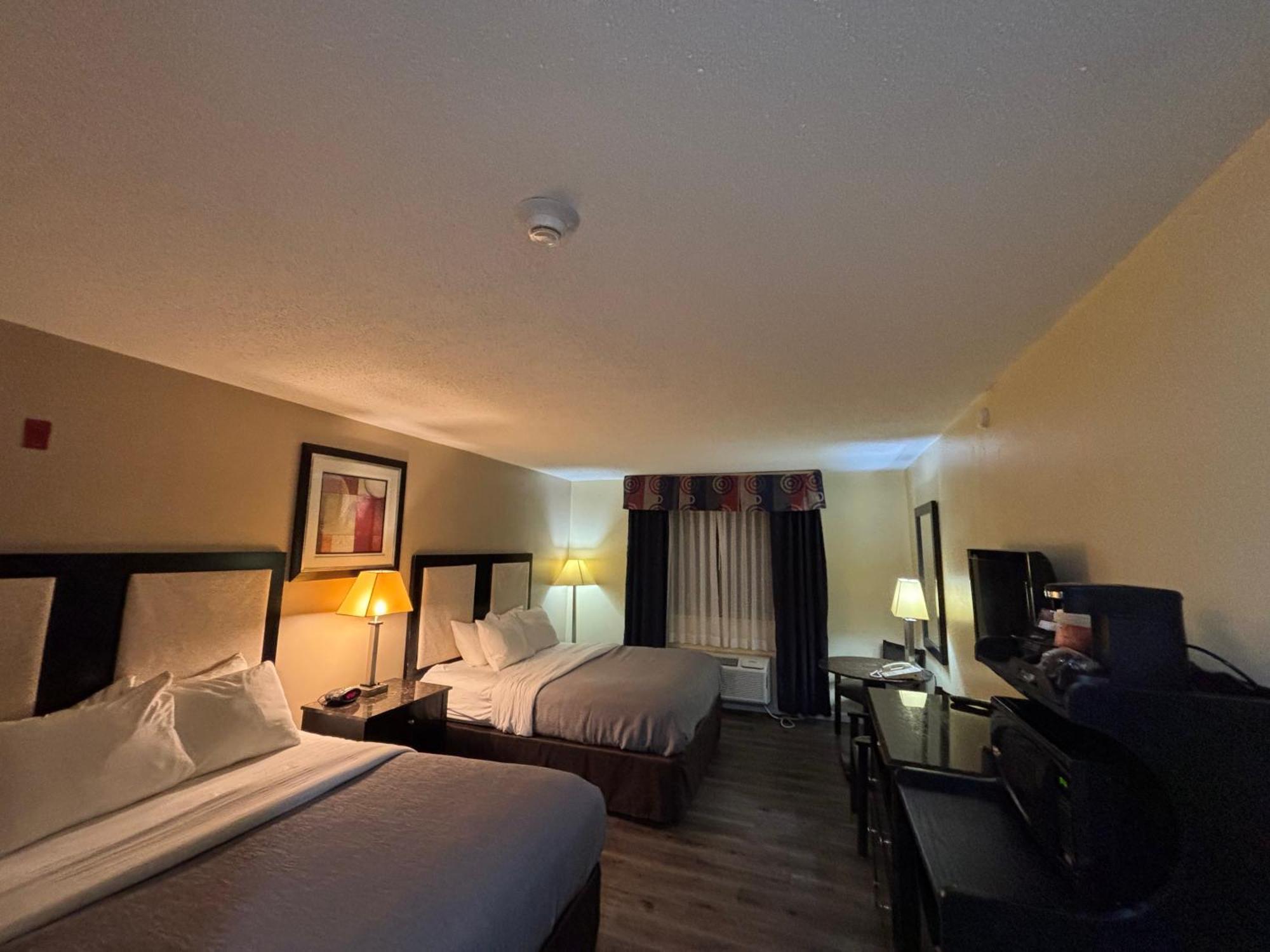 Quality Inn & Suites Woodstock Near Lake Geneva Exteriér fotografie