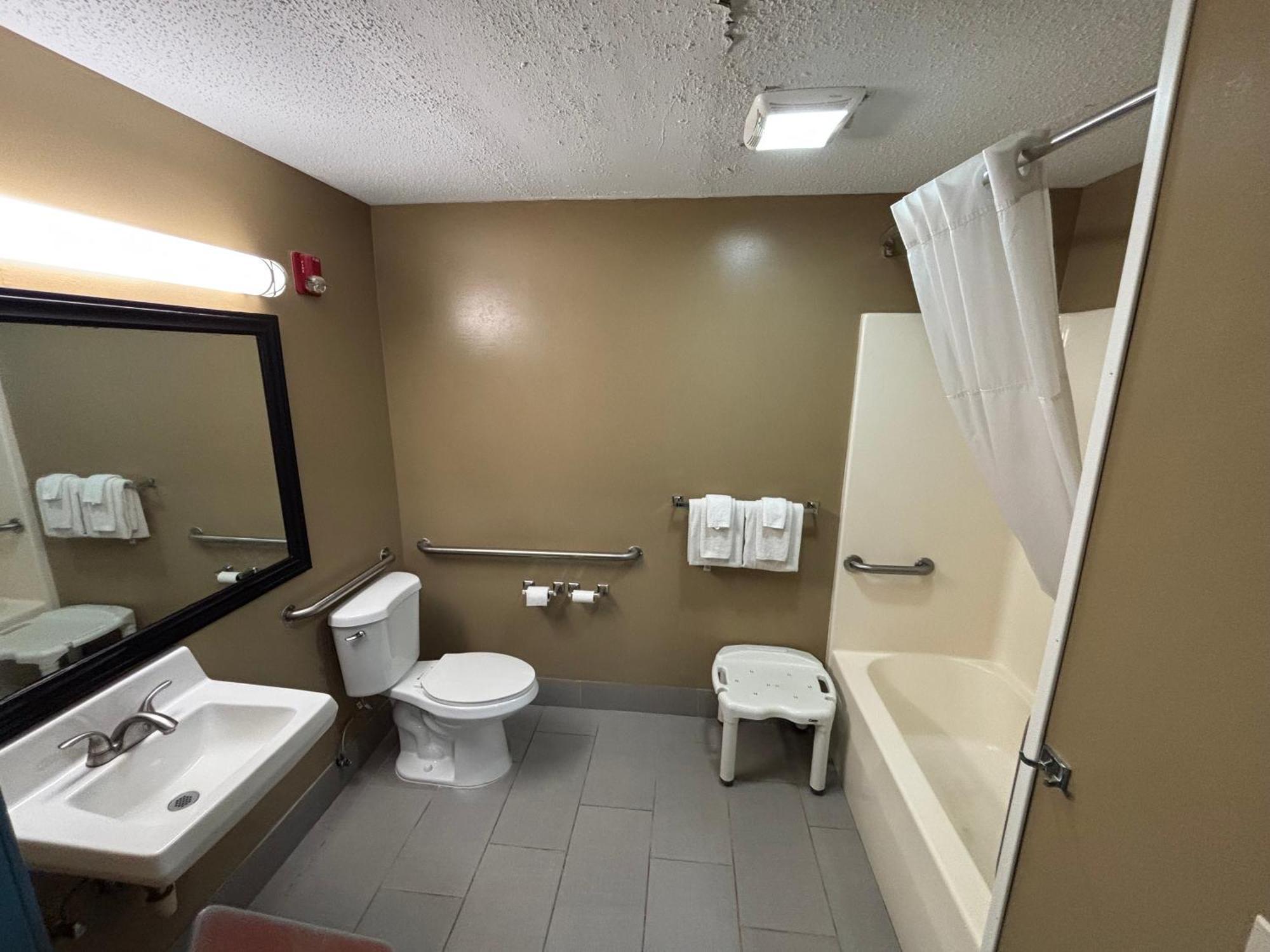 Quality Inn & Suites Woodstock Near Lake Geneva Exteriér fotografie